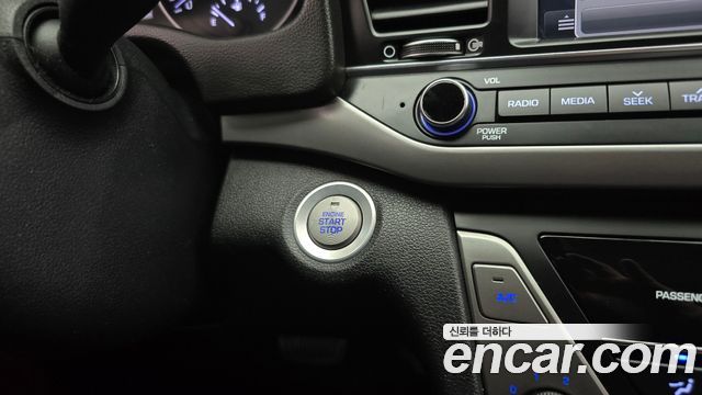 Hyundai AVANTE 2018 — photo 26