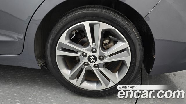 Hyundai AVANTE 2018 — photo 7