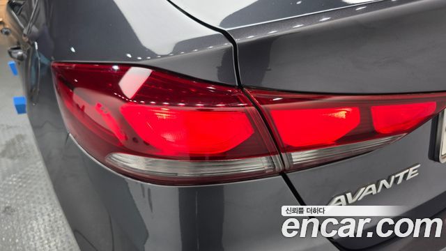 Hyundai AVANTE 2018 — photo 9