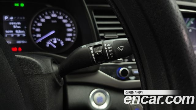 Hyundai AVANTE 2018 — photo 27