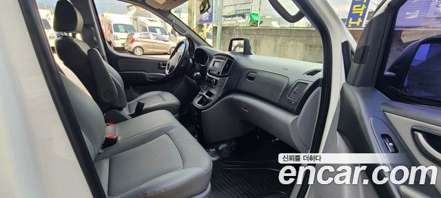 Hyundai Starex 2017 — photo 13