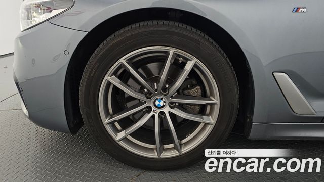 BMW 5-Series 2018 — photo 5