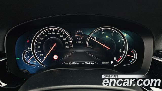 BMW 5-Series 2018 — photo 11