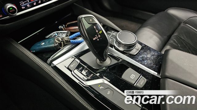 BMW 5-Series 2018 — photo 12