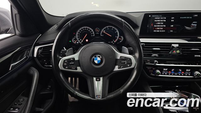 BMW 5-Series 2018 — photo 20