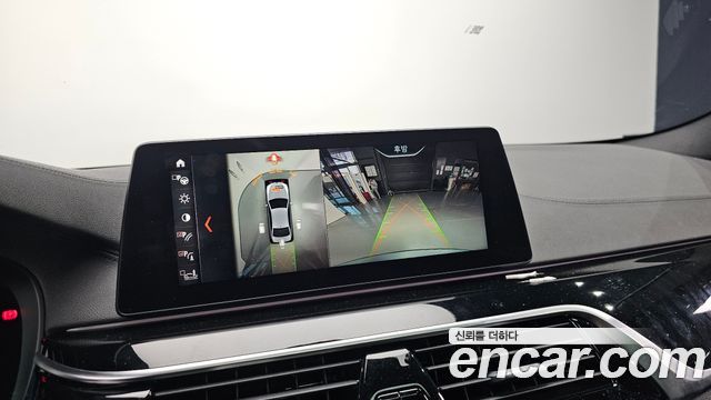 BMW 5-Series 2018 — photo 22