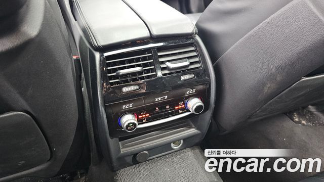 BMW 5-Series 2018 — photo 25