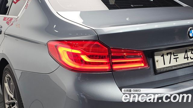 BMW 5-Series 2018 — photo 9