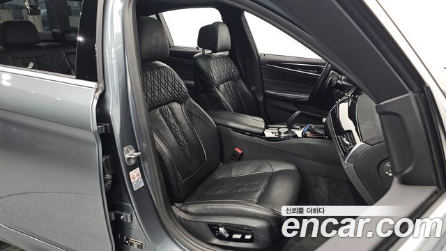 BMW 5-Series 2018 — photo 16