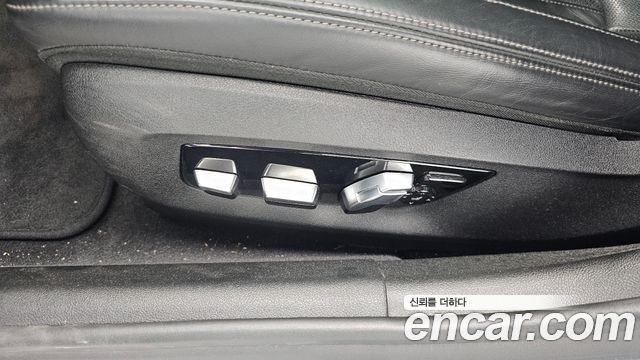 BMW 5-Series 2018 — photo 28