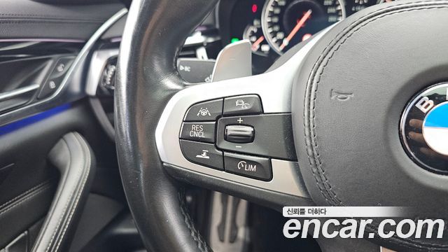 BMW 5-Series 2018 — photo 33