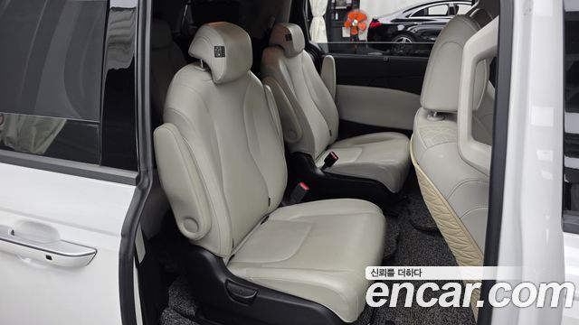 Kia Canival 2021 — photo 12