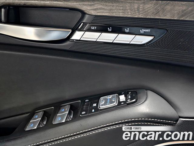 Genesis G90 2019 — photo 12