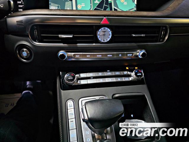 Genesis G90 2019 — photo 17