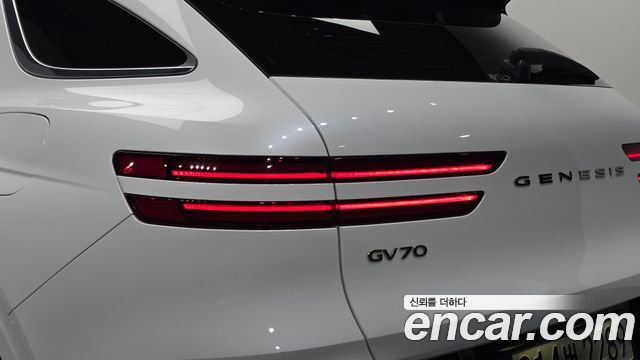 Genesis GV70 2021 — photo 9