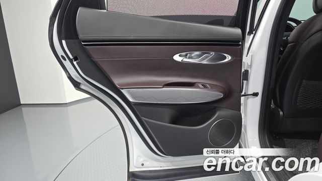 Genesis GV70 2021 — photo 15