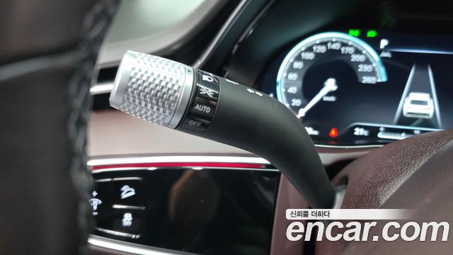 Genesis GV70 2021 — photo 33