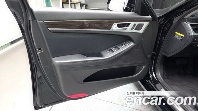 Genesis G80 2017 — photo 14