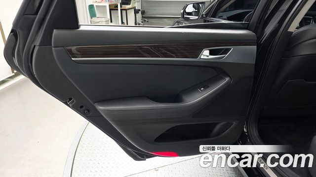 Genesis G80 2017 — photo 15