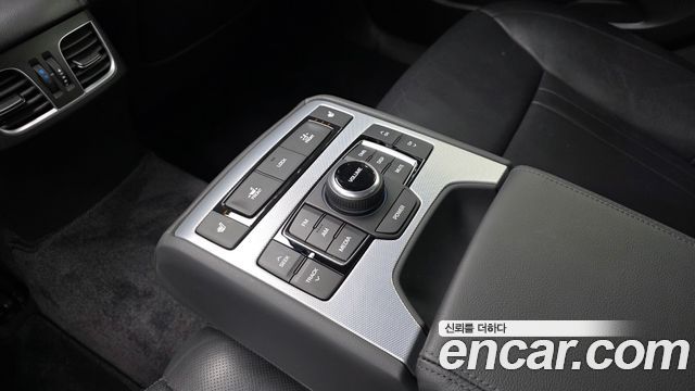 Genesis G80 2017 — photo 28