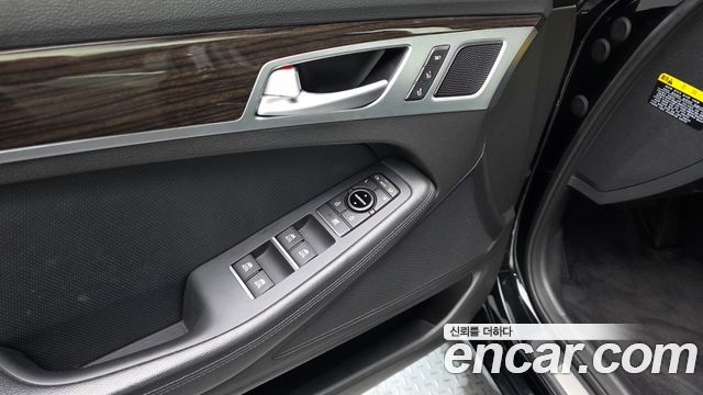 Genesis G80 2017 — photo 30