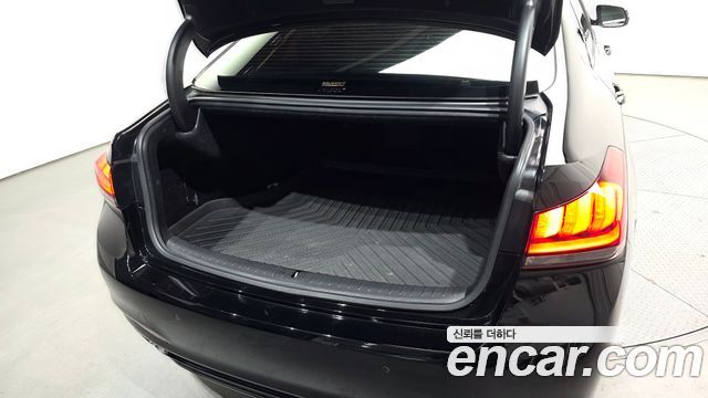 Genesis G80 2017 — photo 33