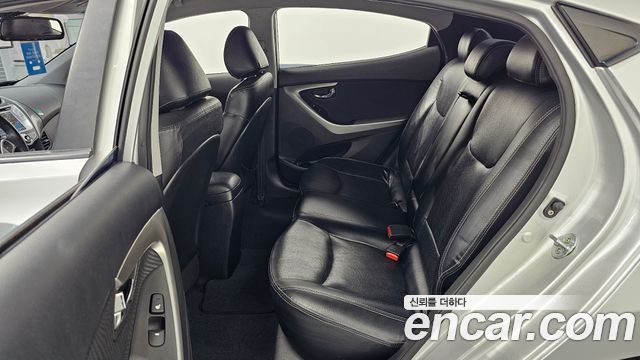 Hyundai AVANTE 2012 — photo 11