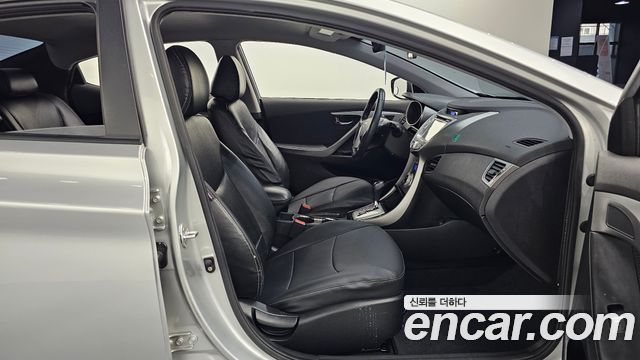 Hyundai AVANTE 2012 — photo 12