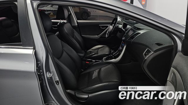 Hyundai AVANTE 2014 — photo 13