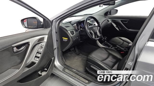 Hyundai AVANTE 2014 — photo 17