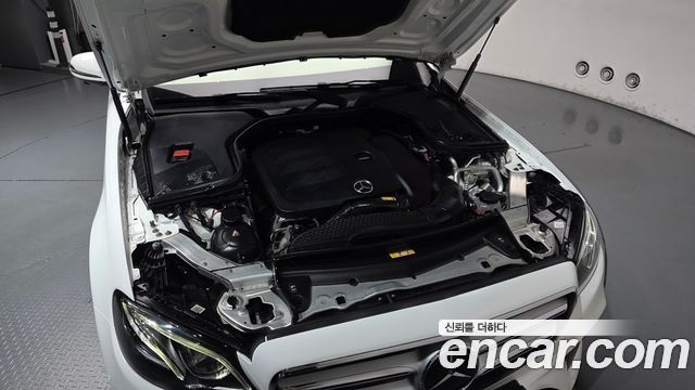 Mercedes-Benz E-Class 2020 — photo 6