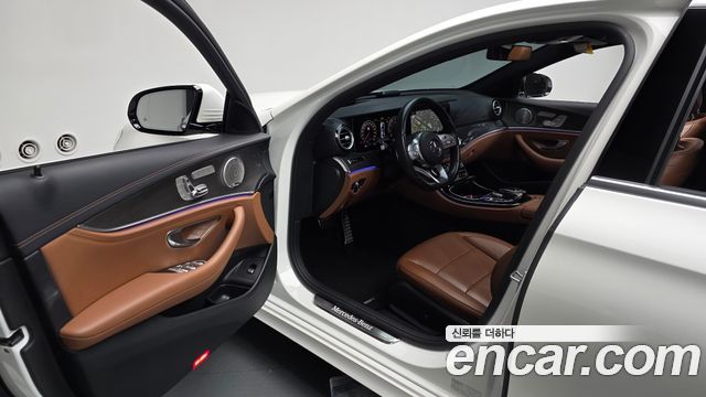 Mercedes-Benz E-Class 2020 — photo 13
