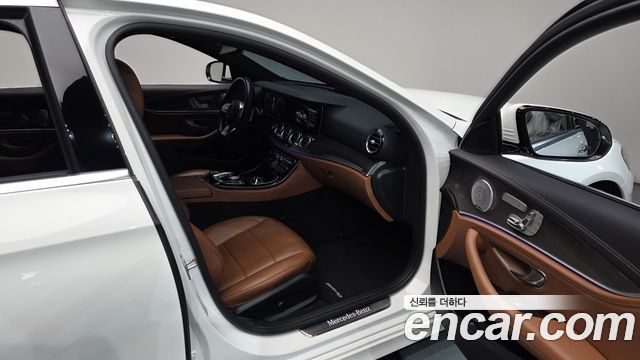Mercedes-Benz E-Class 2020 — photo 17