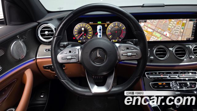 Mercedes-Benz E-Class 2020 — photo 19