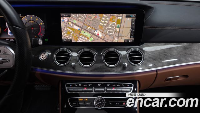 Mercedes-Benz E-Class 2020 — photo 20