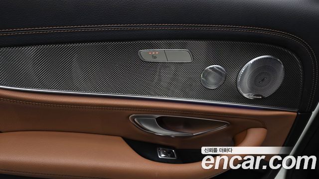 Mercedes-Benz E-Class 2020 — photo 25