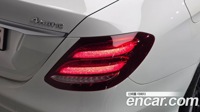 Mercedes-Benz E-Class 2020 — photo 9