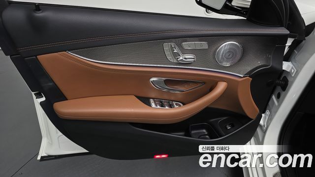 Mercedes-Benz E-Class 2020 — photo 14