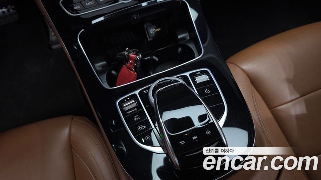 Mercedes-Benz E-Class 2020 — photo 34