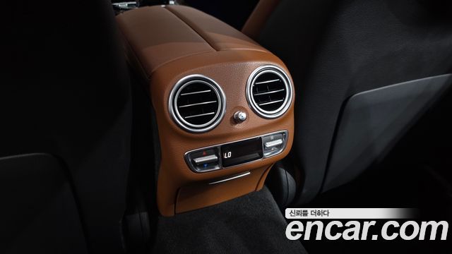 Mercedes-Benz E-Class 2020 — photo 36