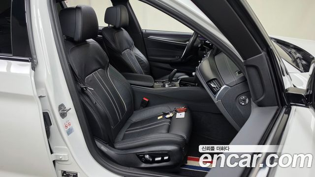 BMW 5-Series 2023 — photo 17