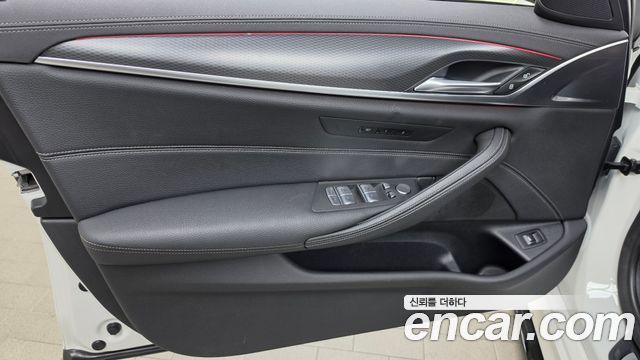 BMW 5-Series 2023 — photo 14