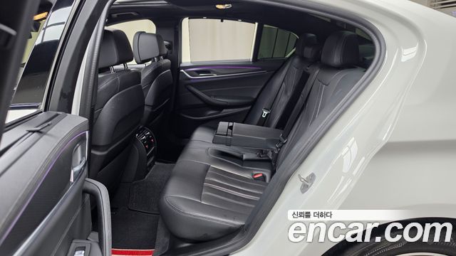 BMW 5-Series 2023 — photo 16