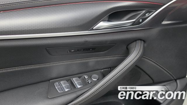 BMW 5-Series 2023 — photo 28
