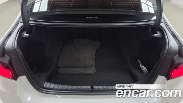 BMW 5-Series 2023 — photo 32