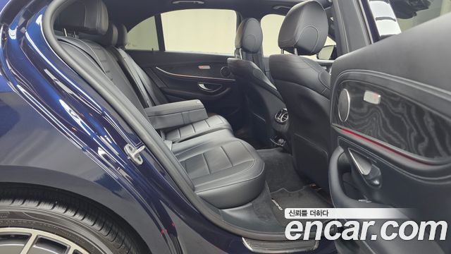 Mercedes-Benz E-Class 2021 — photo 12