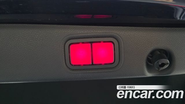 Mercedes-Benz E-Class 2021 — photo 20