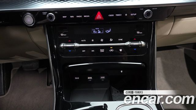 Kia Canival 2022 — photo 35