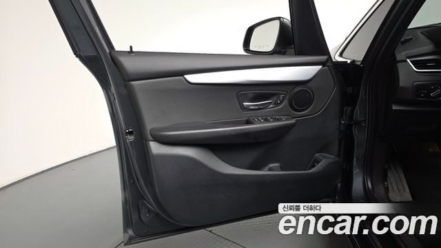 BMW 2-Series 2019 — photo 14