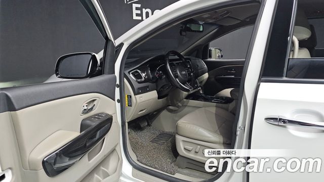 Kia Canival 2019 — photo 10